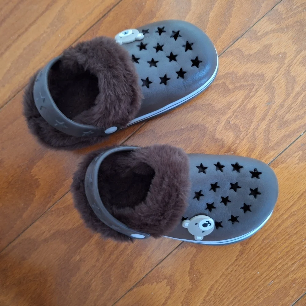 Brown Star Cutout Clogs with Fur Lining